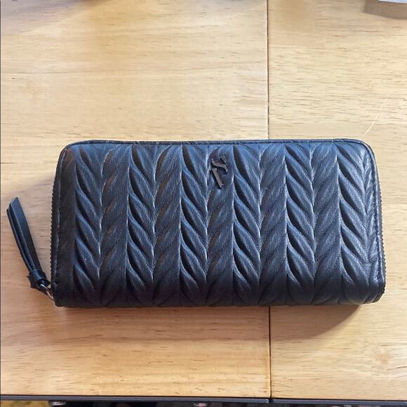 Simply Vera Black Quilted Wallet - Picture 1 of 6